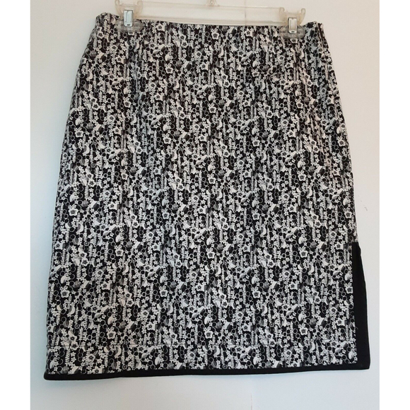 Studio M Women's Skirt Sz M Black & White Print Side Slit Knee Length - Picture 2 of 8